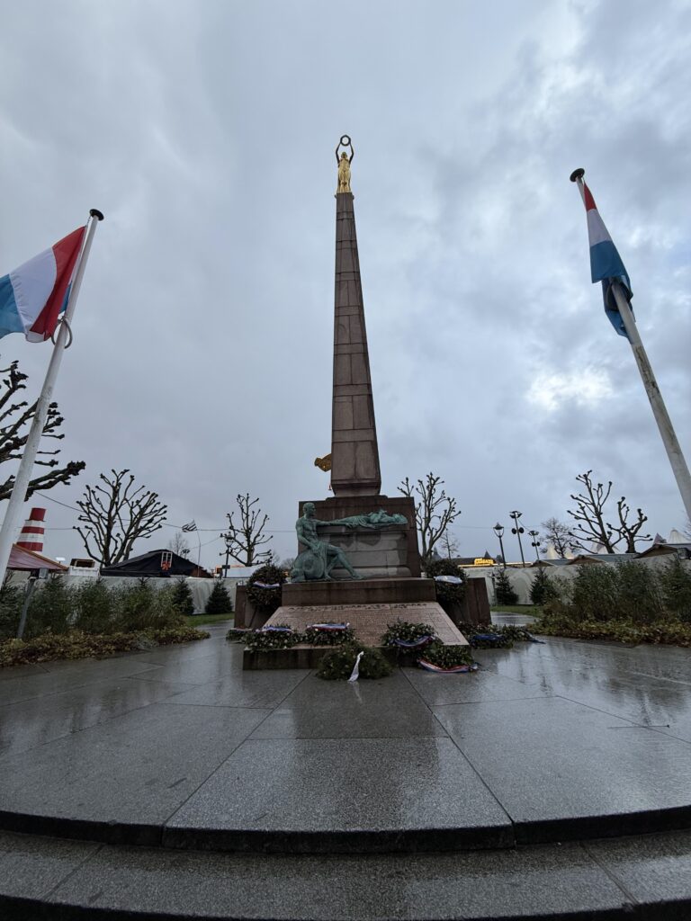 Place-de-la-Constitution-3