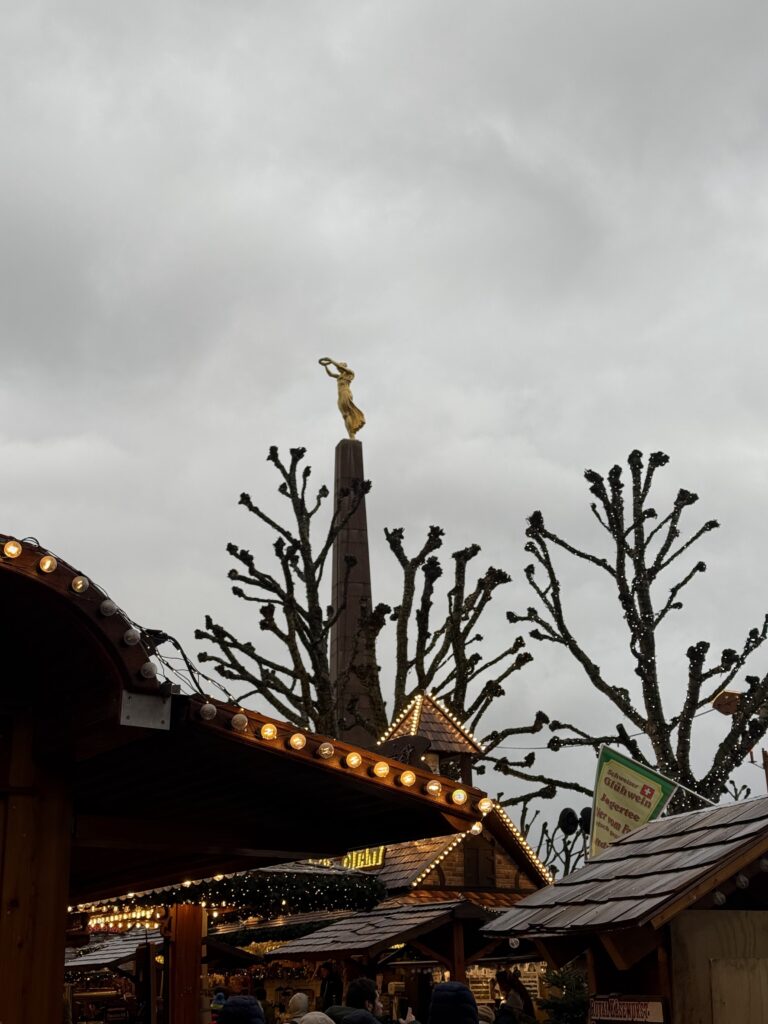 Place-de-la-Constitution-4