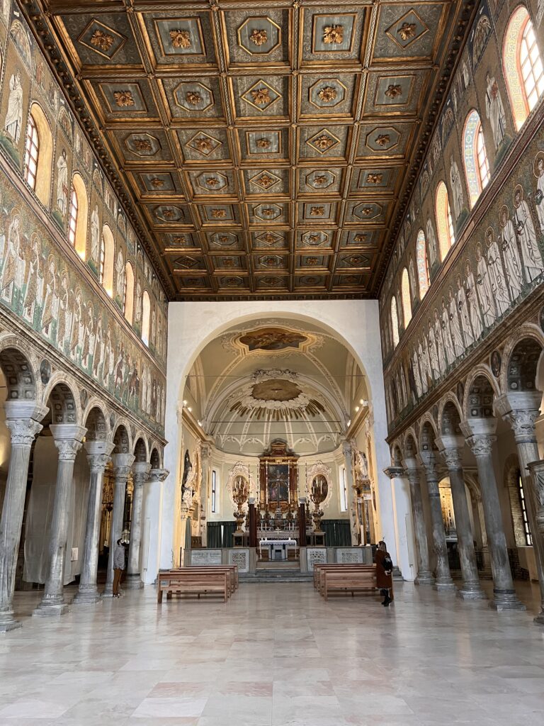 Basílica-Sant-Apollinare-Nuovo-3