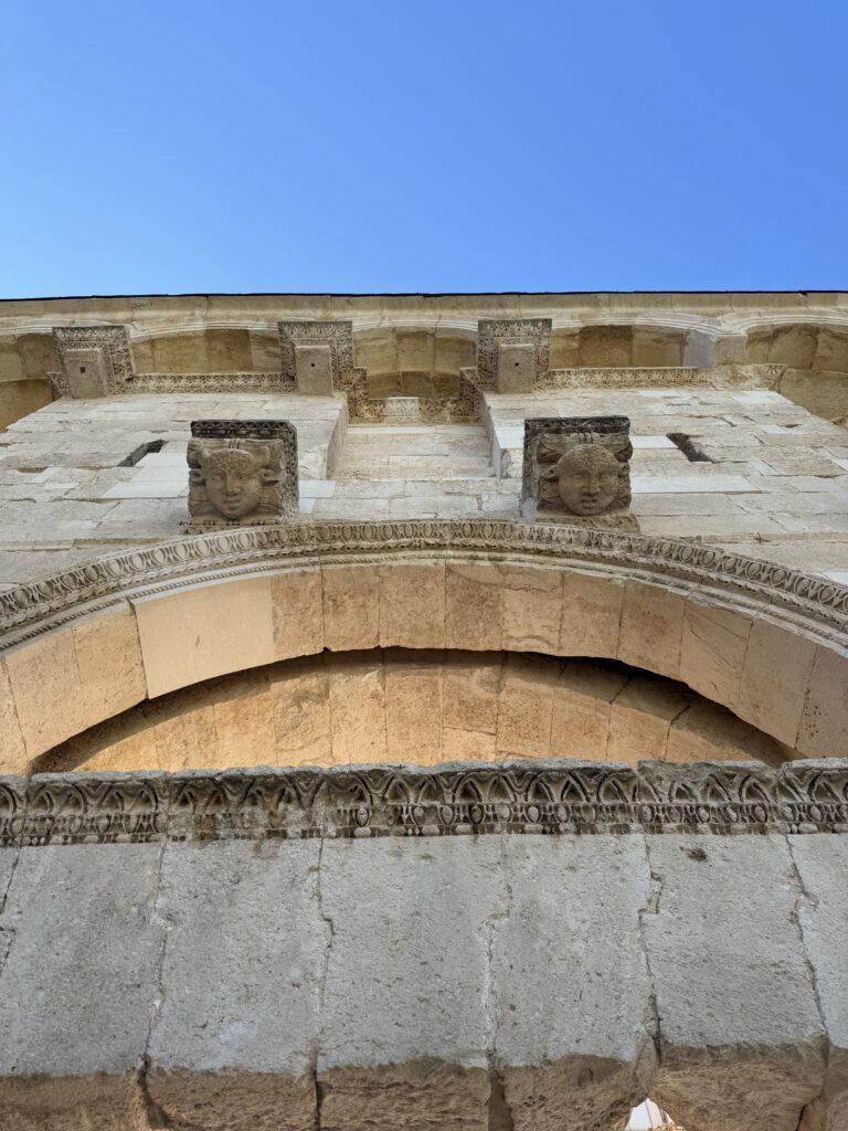 Puerta-Dorada-1